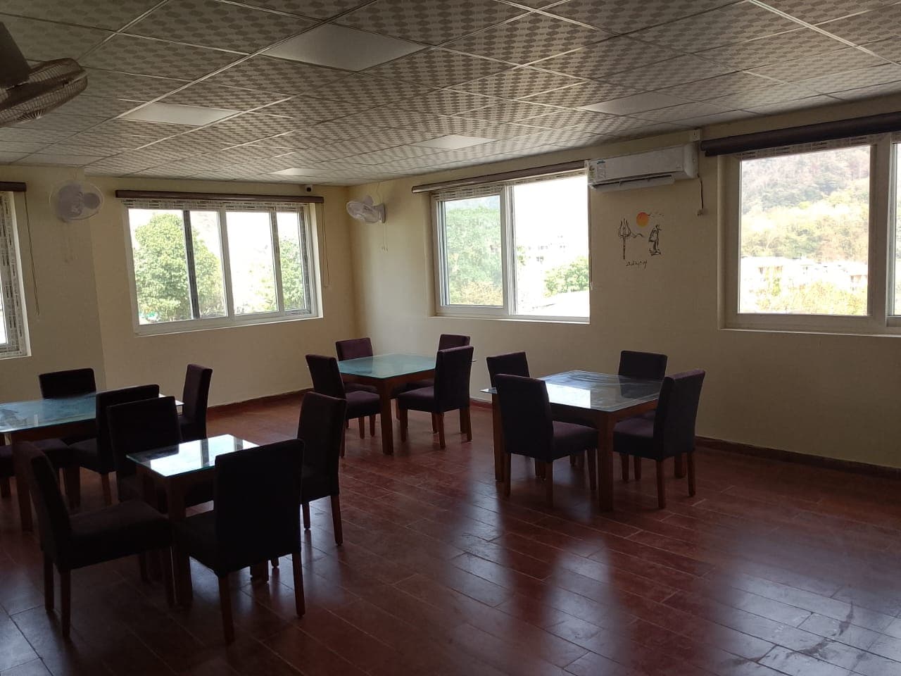 Dining area at Hotel Vishla Palace